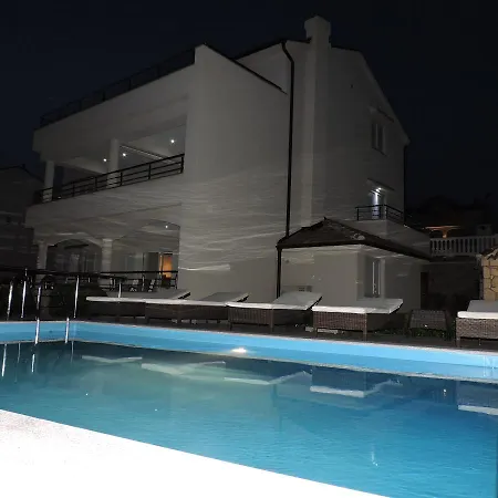 Apartments Villa Residenca Novi Vinodolski Exterior photo